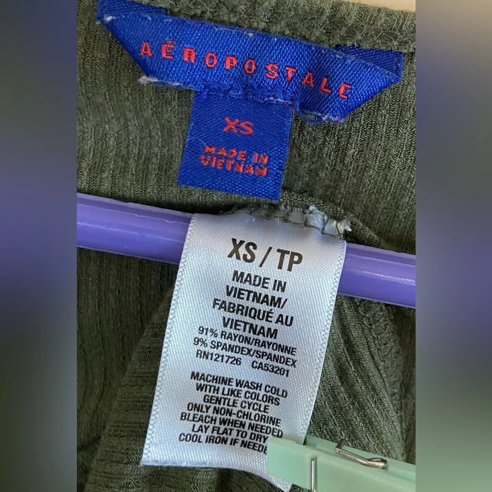 Aeropostale GUC Sz-XS Ribbed Bodysuit-3 Small Snaps-Long Sleeves, Low V-Neckline - Picture 11 of 16